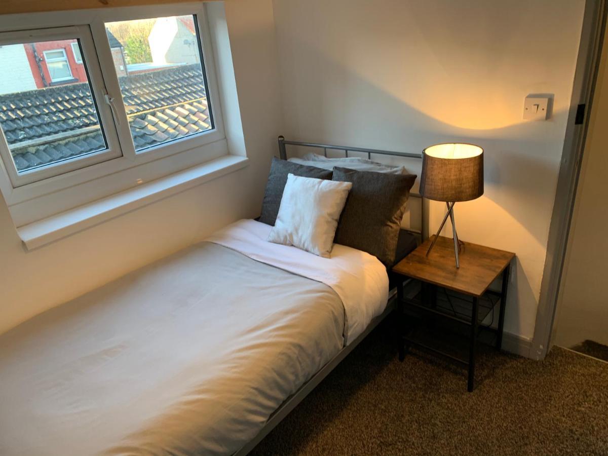 Cosy Cottage In Redcar - Workstays UkWilton  エクステリア 写真